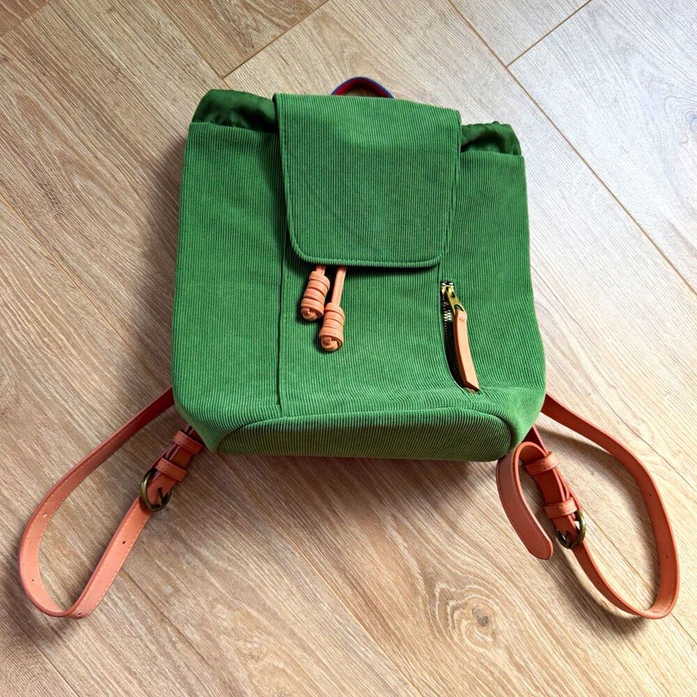 Universal Thread Small Green Drawstring Backpack w/ Faux Leather Trim, Pockets